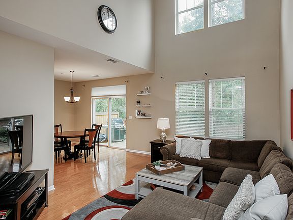 2nd image of 128 Tanglewood Dr