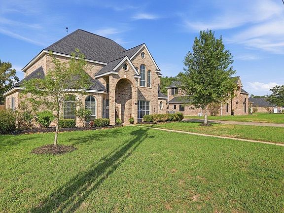 3rd image of 323 Tyler Dr