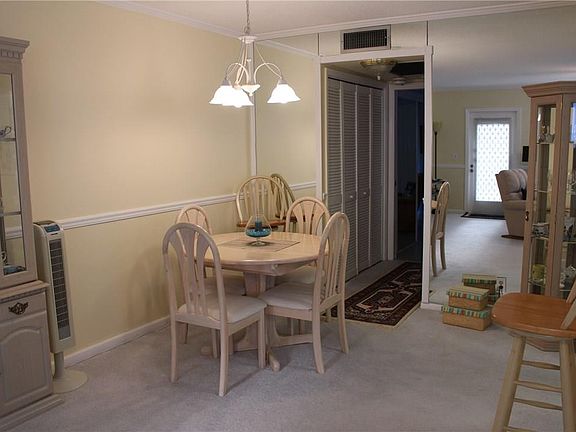 4th image of 224 Markham K #224