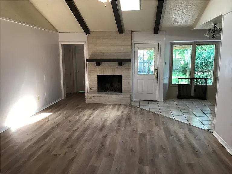 2600 Greenland Ln — Photo 2