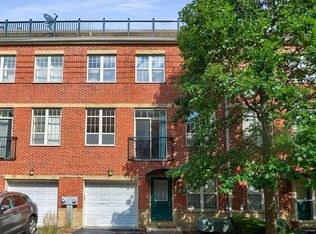 3255 N Bay Ct, Chicago, IL 60618