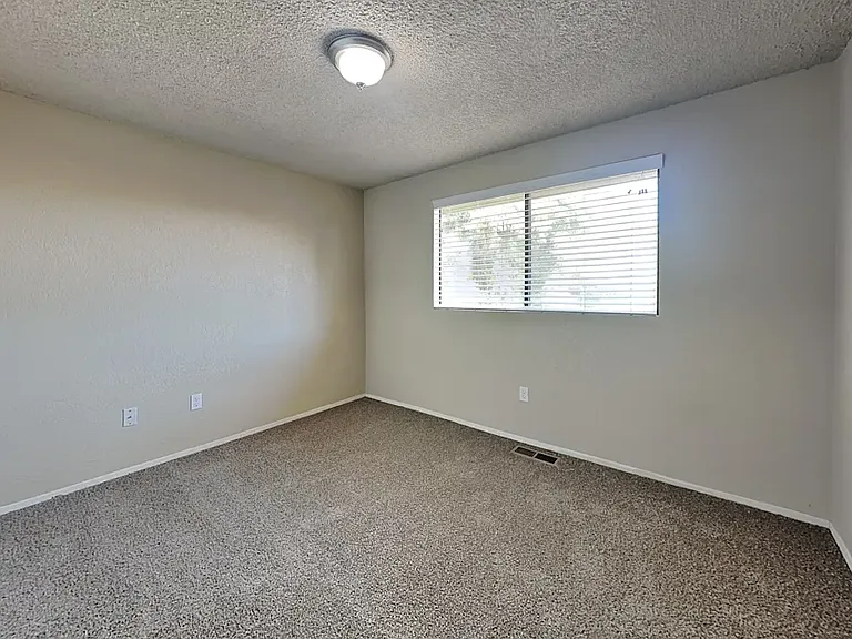 5103 S 302nd Pl — Photo 3