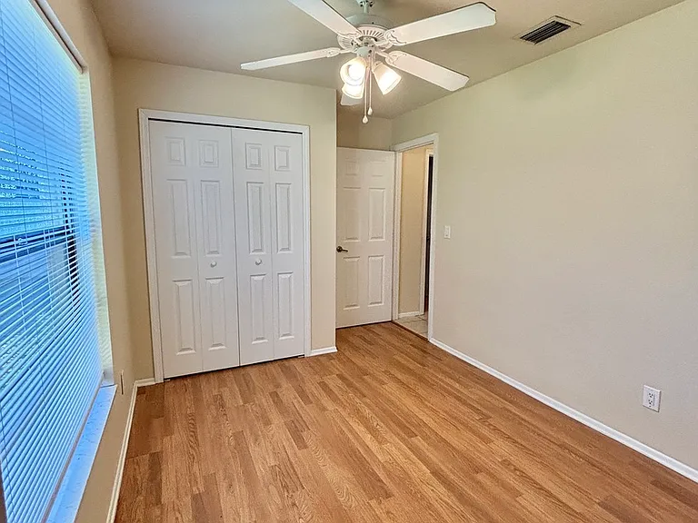 1715 SE 6th Ln — Photo 43