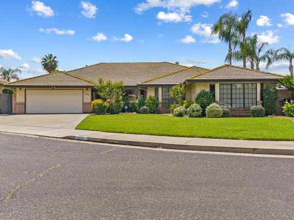 800 Ramblewood Court, Dinuba, CA 93618