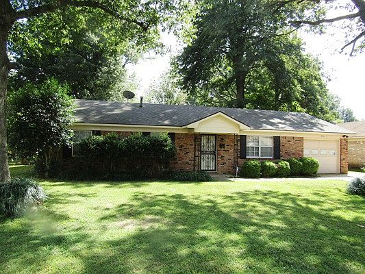 1st image of 825 Melody Ln