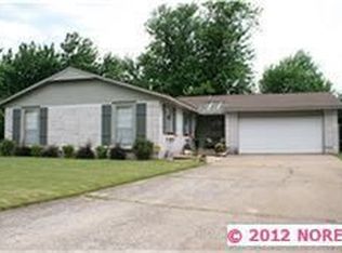 1112 S Lions Ct W, Broken Arrow, OK 74012