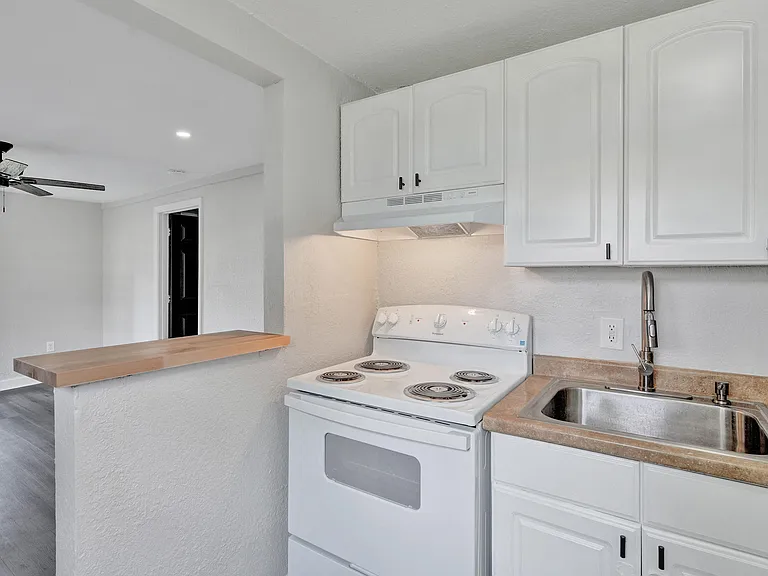234 NE 14th Ave #1 — Photo 13