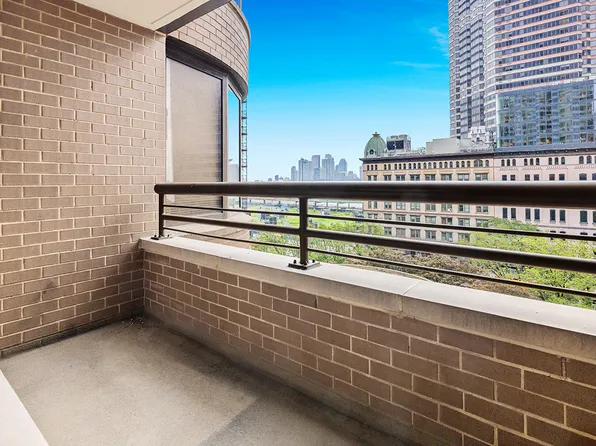 330 East 38th Street image 9 of 26