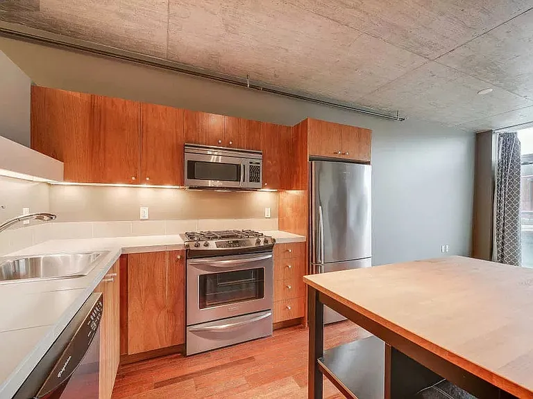 1926 W Burnside St #704 — Photo 13