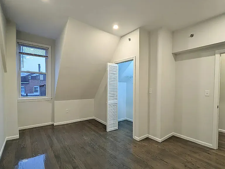 1405 Beacon St #4 — Photo 6