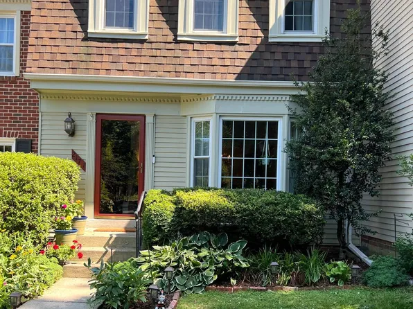 2171 Greenkeepers Ct, Reston, VA 20191