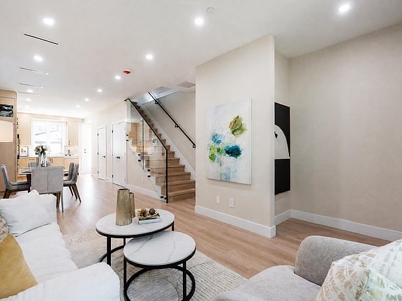 3rd image of 2828 Cheyenne Ave