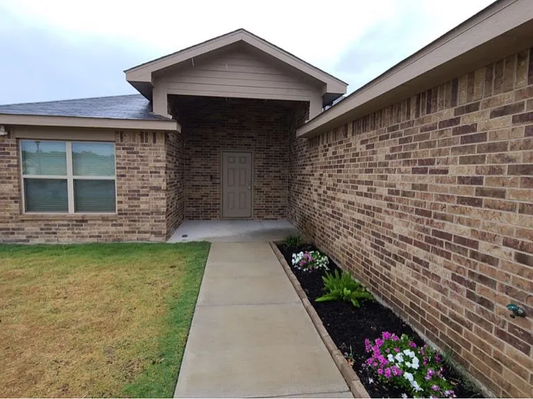 1424 Dryden Ave — Photo 2