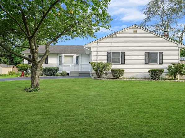 12 Clemens Court, Blue Point, NY 11715