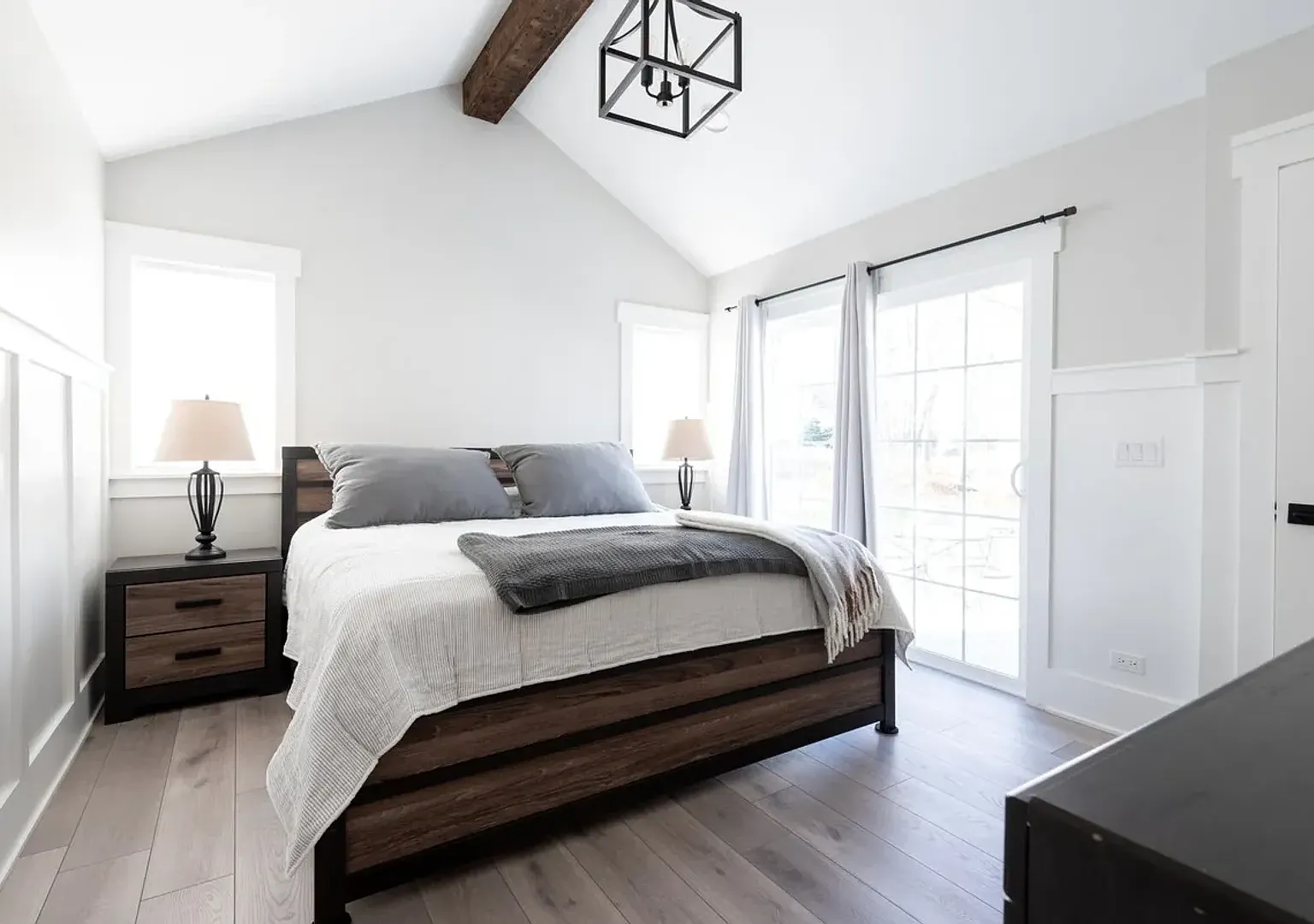 Williams Bay Pet-Friendly Furnished Home Available for Monthly & Mid-Term Rentals — Photo 4