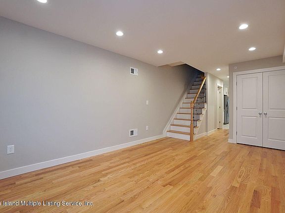 4th image of 132 Wellbrook Ave