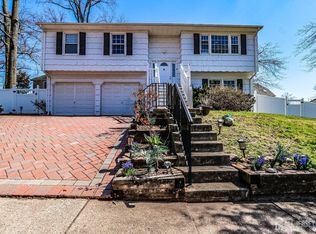 4 Agatha Dr, Edison, NJ 08817