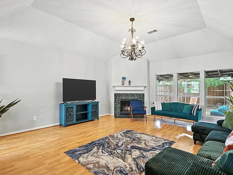 4168 Creekhollow Dr — Photo 4