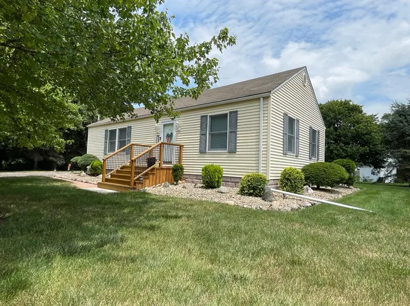 1313 Sycamore St, Crown Point, IN 46307