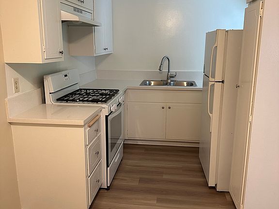 4th image of 4127 McLaughlin Ave APT 11