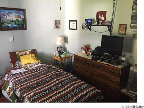 3rd image of 40 William St