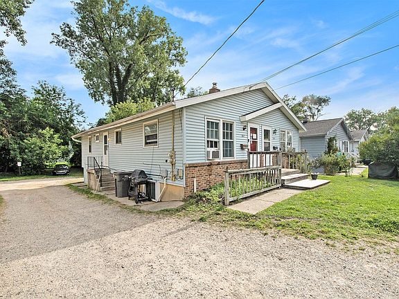 2nd image of 845 Belfield St SW #845/847