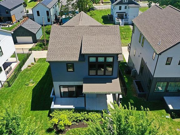 3rd image of 2609 Forest Ave
