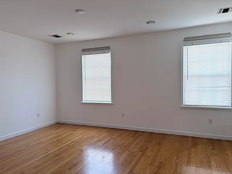 90 Leonard St #B2 — Photo 4