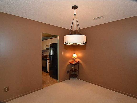 4th image of 4727 Woodglen Ct