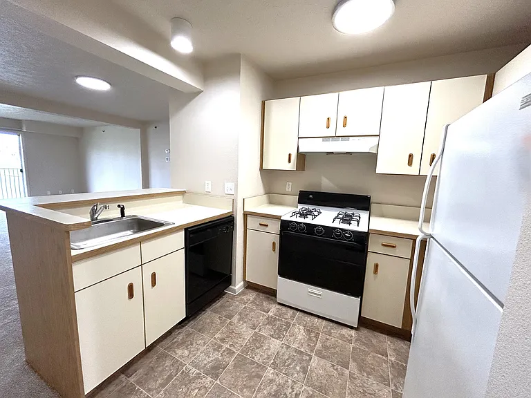 Heatherwood Apartments — Photo 35
