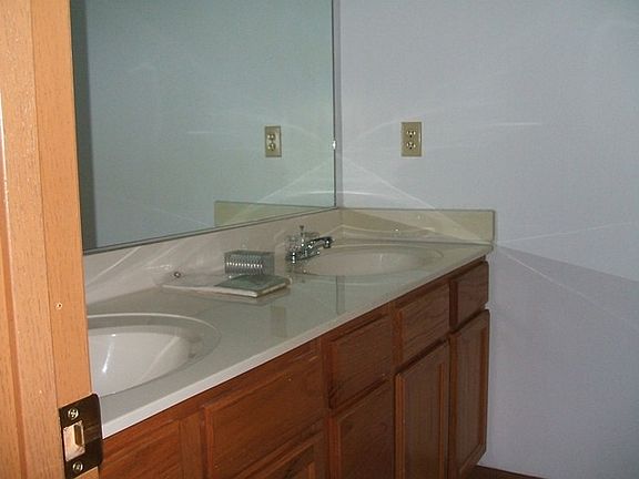 5th image of 3958 Amelia Ave APT 11