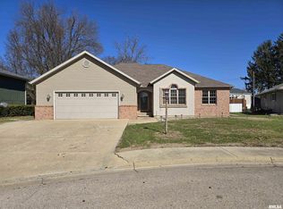 70 Banyan Dr, Canton, IL