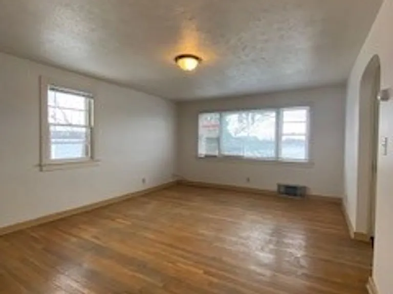 748 N Lake St — Photo 3