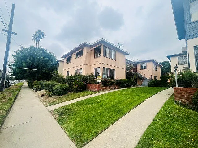 12823 Burbank Blvd — Photo 3