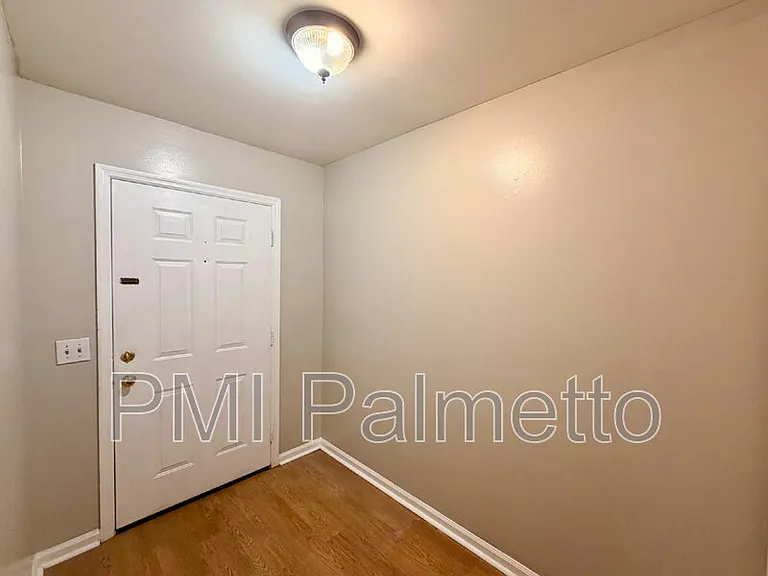 33 Chestnut Ferry Rd #105 — Photo 3