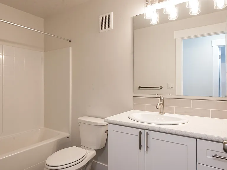 811 NW 21st St #811 — Photo 7