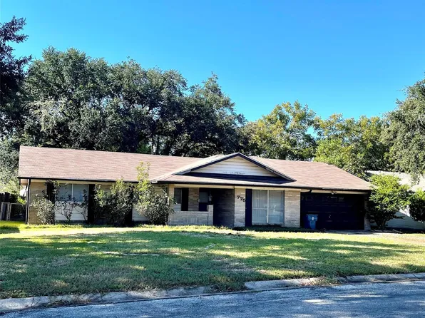 725 Westwood Dr, Port Lavaca, TX 77979