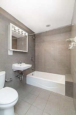 4th image of 455 E 118th St #3B