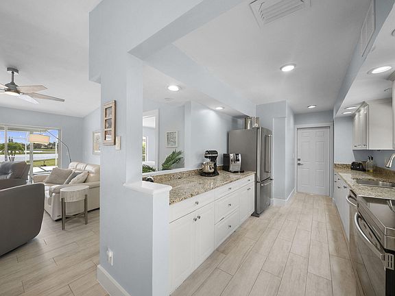 5th image of 441 Yellowbird St