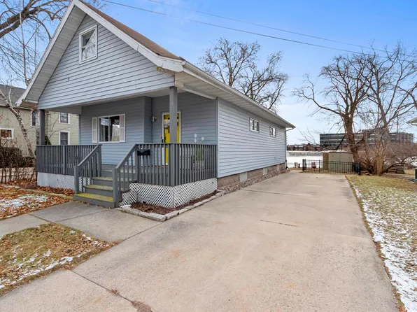 316 W North Water St, Neenah, WI 54956