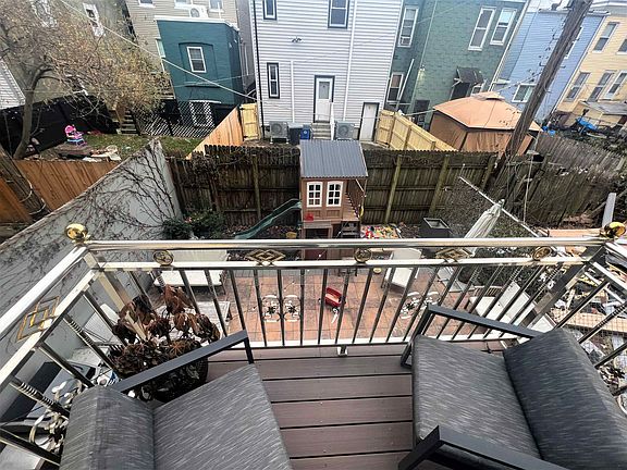 3rd image of 17 Gardner Ave Floor 1