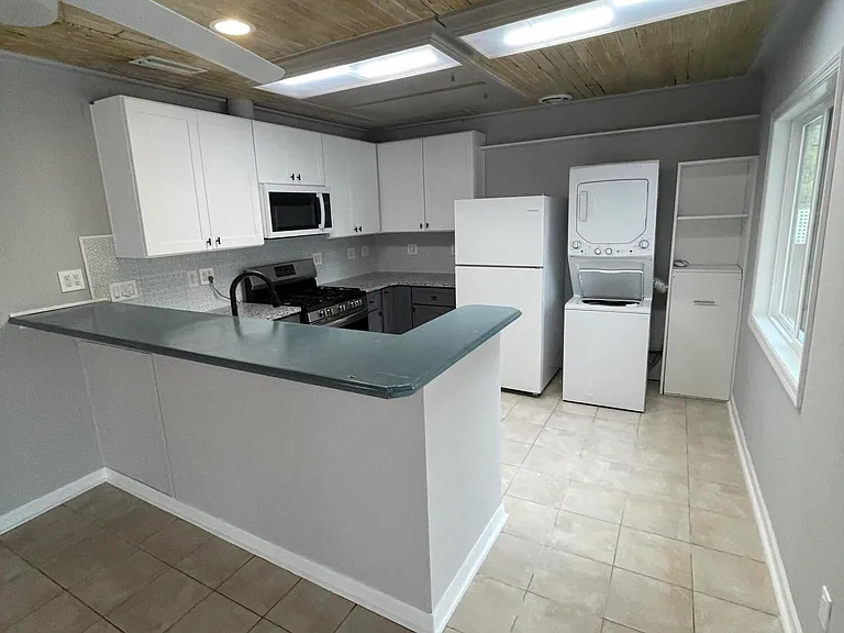 736 W King St #A — Photo 7