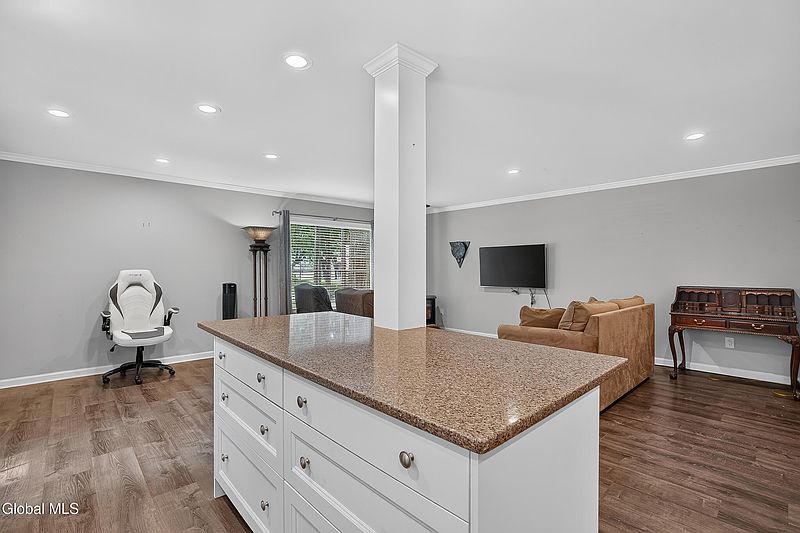 4th image of 18 Willow Drive