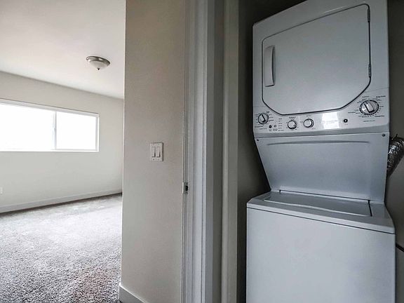 3rd image of 370 N 13th St #102