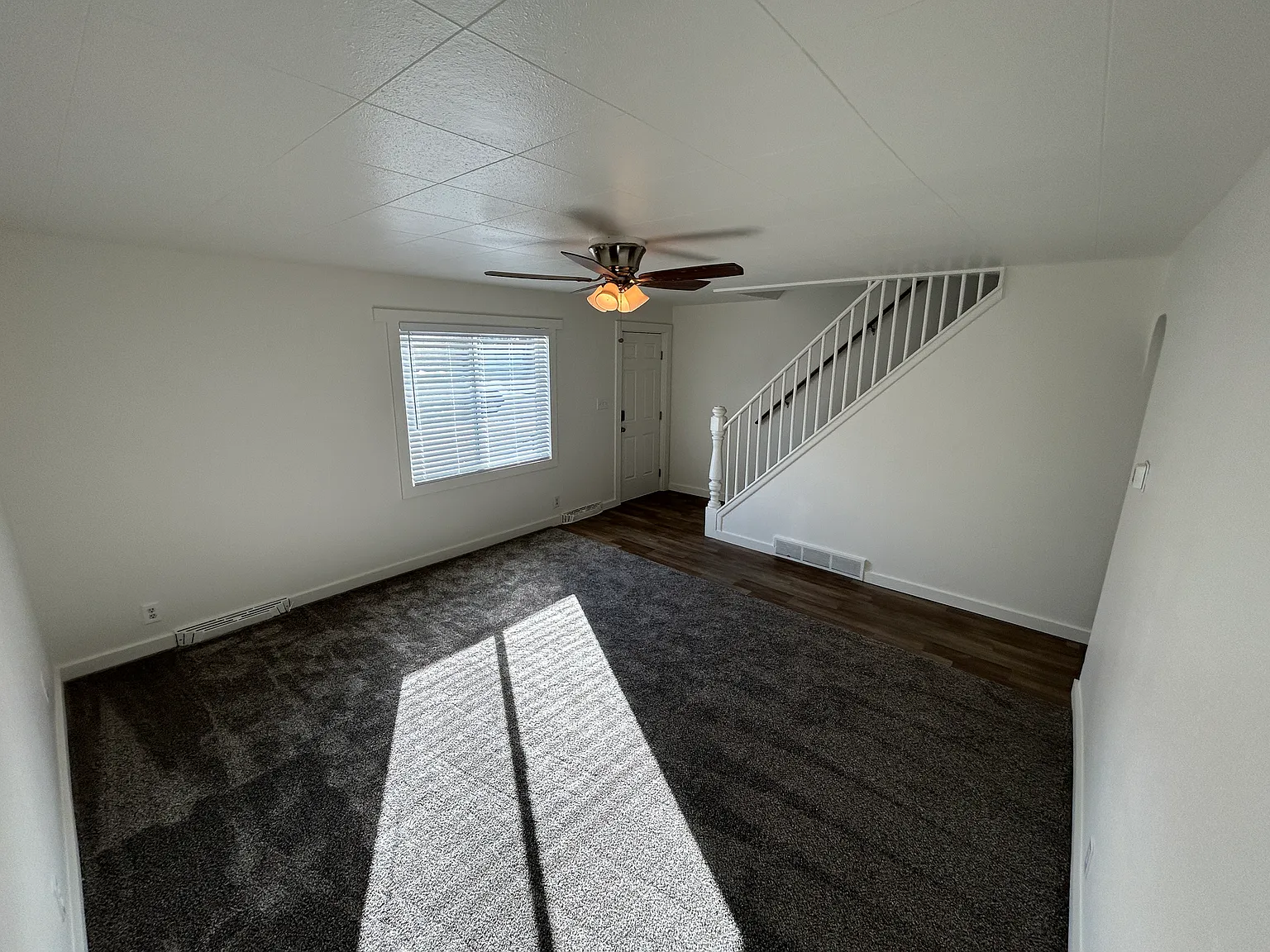 3 bed, 1.5 bath, 1600 sqft, $1,950 — Photo 2