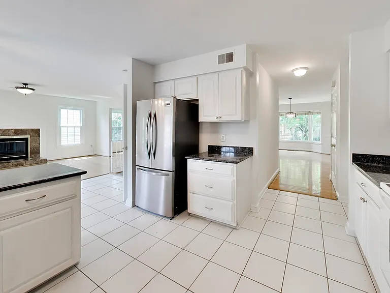12015 Montrose Village Ter — Photo 39