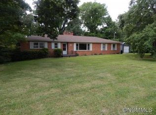 3117 Florida Dr, Hendersonville, NC 28792