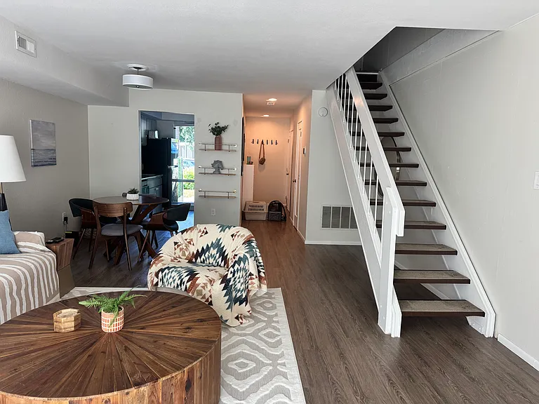 1614 NW Midlake Ln — Photo 9