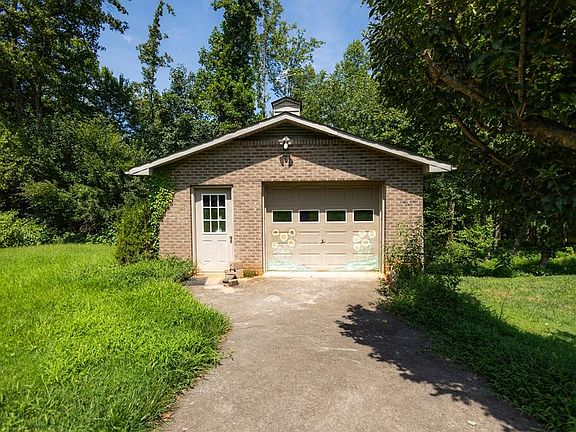 3rd image of 479 Beaver Ridge Rd