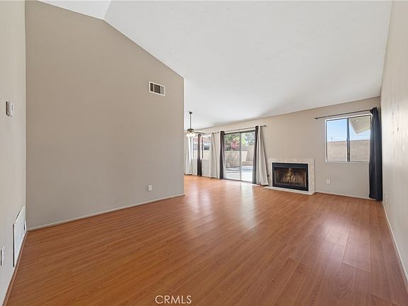4th image of 560 Boston St